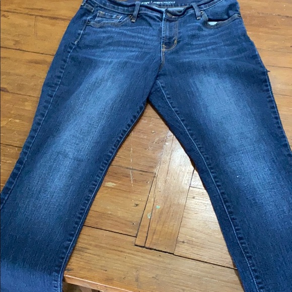 Old navy curvy profile jeans - Picture 4 of 6